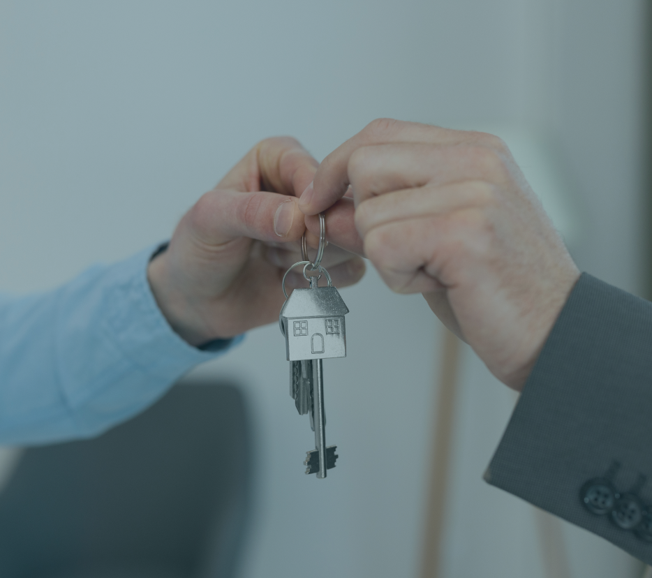 keys-being-held-by-real-estate-agent-buyer (3)